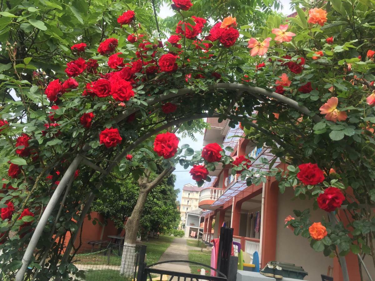 Guest House Smile Kobuleti Exterior foto